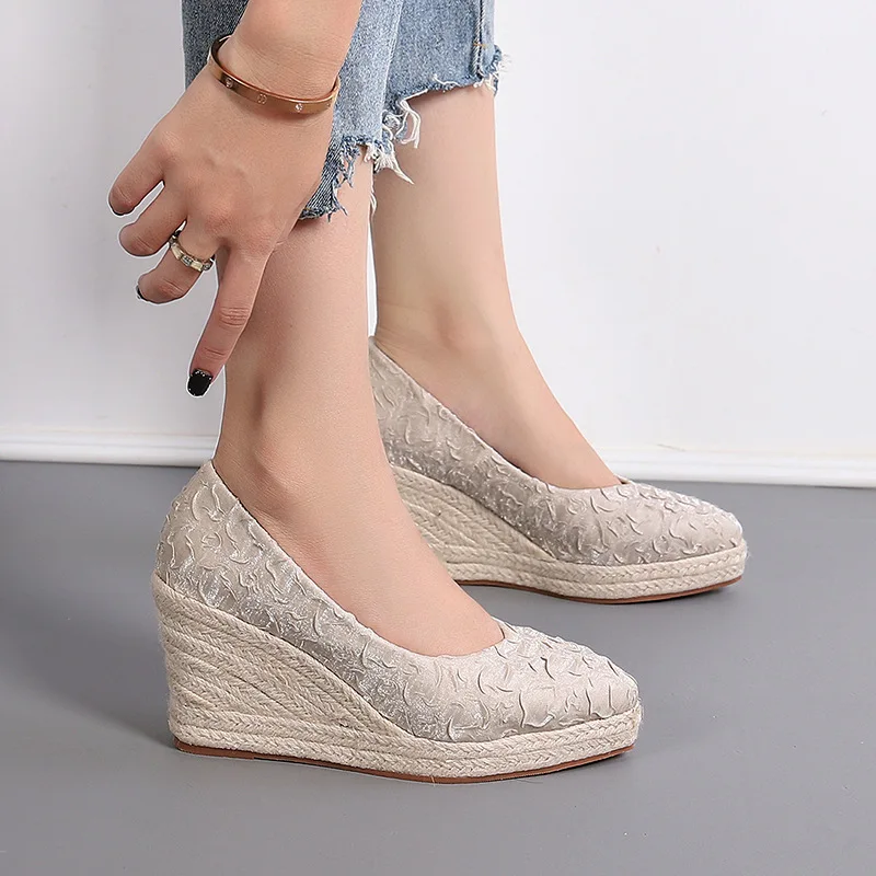 Espadrille Slip On - أحذية إسبادريل نسائية بكعب عالٍ ونعل